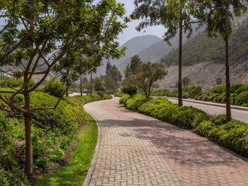 Se vende Terreno con linda vista a Laguna en Condominio La Quebrada en Cieneguilla