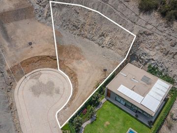 Se vende Terreno con linda vista a Laguna en Condominio La Quebrada en Cieneguilla