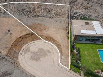 Se vende Terreno con linda vista a Laguna en Condominio La Quebrada en Cieneguilla