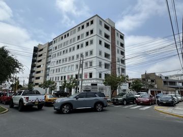 FLAT ESTRENO 2 DORM - 1 COCHERA - Casuarinas baja