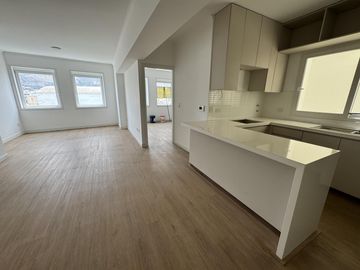 FLAT ESTRENO 2 DORM - 1 COCHERA - Casuarinas baja
