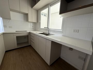 FLAT ESTRENO 2 DORM - 1 COCHERA - Casuarinas baja