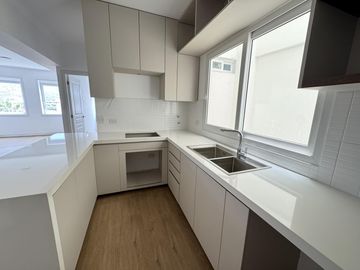 FLAT ESTRENO 2 DORM - 1 COCHERA - Casuarinas baja