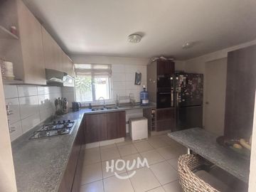 LINDA CASA CON PISCINA EN CONDOMINIO