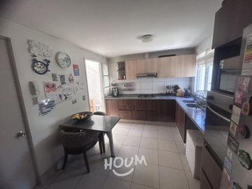 LINDA CASA CON PISCINA EN CONDOMINIO