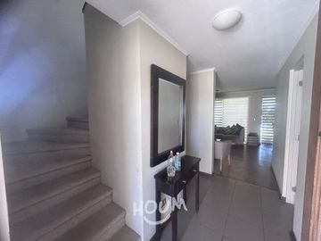 LINDA CASA CON PISCINA EN CONDOMINIO