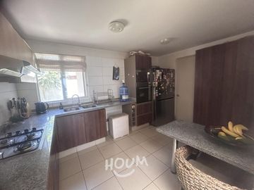LINDA CASA CON PISCINA EN CONDOMINIO
