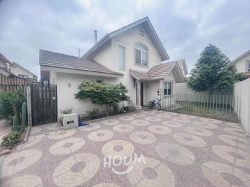 LINDA CASA CON PISCINA EN CONDOMINIO