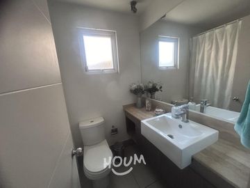 LINDA CASA CON PISCINA EN CONDOMINIO