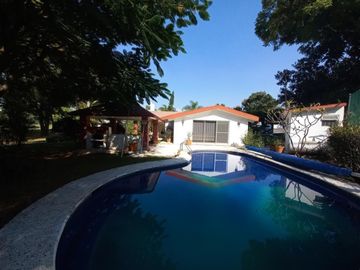 Casa en venta en Lomas de Cocoyoc, Oaxtepec, Morelos.