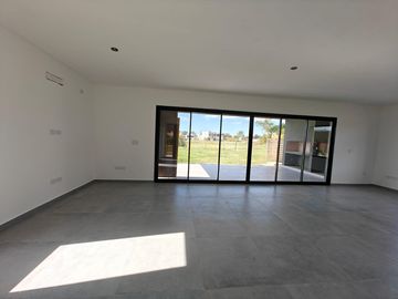 Casa en Santa Elisa Pilar del Este