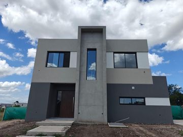 Casa en Santa Elisa Pilar del Este