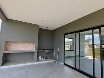 Casa en Santa Elisa Pilar del Este