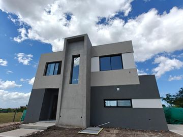 Casa en Santa Elisa Pilar del Este