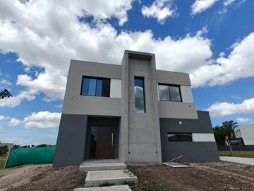 Casa en Santa Elisa Pilar del Este