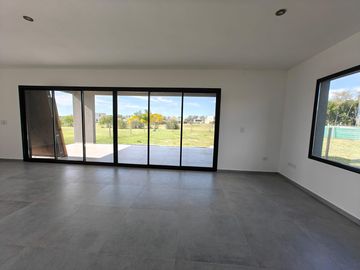 Casa en Santa Elisa Pilar del Este