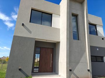 Casa en Santa Elisa Pilar del Este
