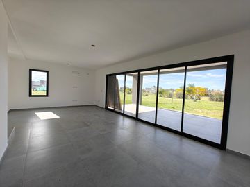 Casa en Santa Elisa Pilar del Este