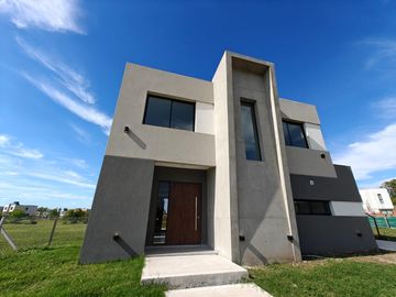 Casa en Santa Elisa Pilar del Este