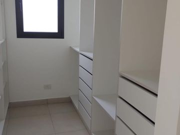 Hermosa casa en venta en barrio Santo Tomás, Pilar