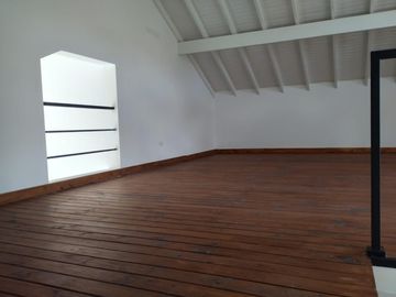 Hermosa casa en venta en barrio Santo Tomás, Pilar