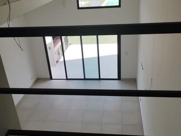 Hermosa casa en venta en barrio Santo Tomás, Pilar