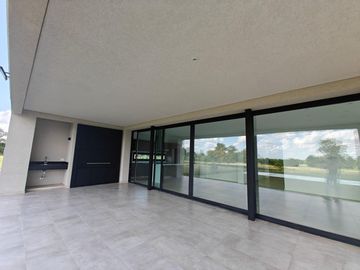 Casa con pileta en Pilar Golf