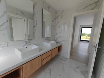 Casa con pileta en Pilar Golf