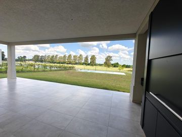 Casa con pileta en Pilar Golf