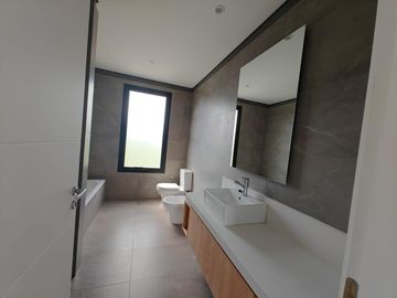 Casa con pileta en Pilar Golf