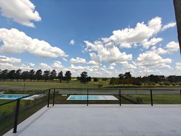 Casa con pileta en Pilar Golf