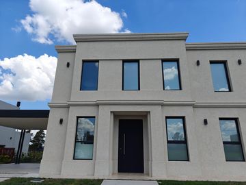 Casa con pileta en Pilar Golf