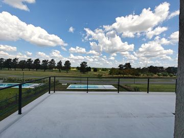 Casa con pileta en Pilar Golf