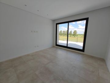 Casa con pileta en Pilar Golf