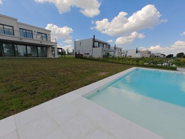 Casa con pileta en Pilar Golf
