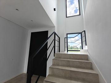 Casa con pileta en Pilar Golf