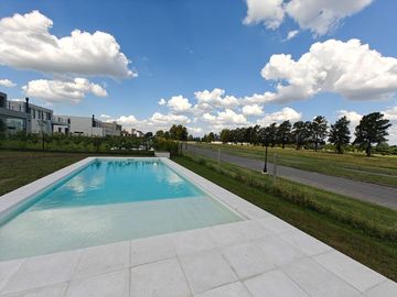 Casa con pileta en Pilar Golf