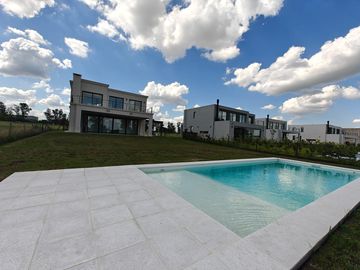 Casa con pileta en Pilar Golf