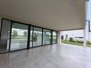 Casa con pileta en Pilar Golf