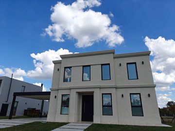 Casa con pileta en Pilar Golf