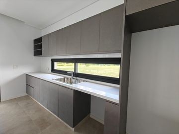 Casa con pileta en Pilar Golf