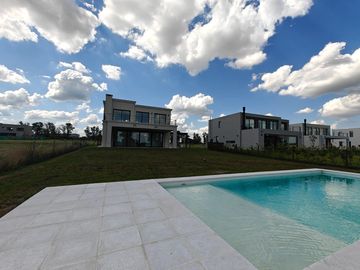 Casa con pileta en Pilar Golf