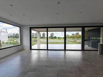Casa con pileta en Pilar Golf