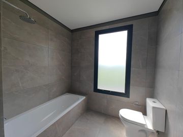 Casa con pileta en Pilar Golf