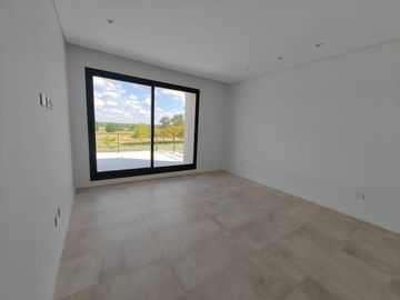 Casa con pileta en Pilar Golf