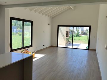 Espectacular casa en venta en barrio Santo Tomás, Pilar