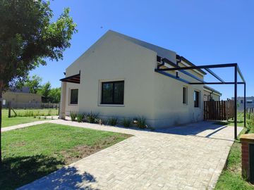 Espectacular casa en venta en barrio Santo Tomás, Pilar