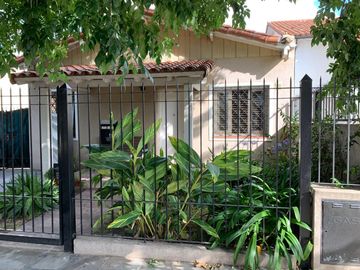 Exceleten Propiedad en Adrogue con Patio