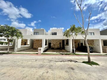 Townhouse amueblada en venta con recámara en p/ baja en Dzityá