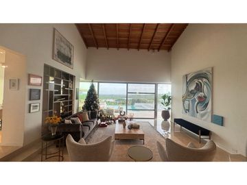 SE VENDE CASA DE LUJO EN EL SECTOR DE LAGOS DEL CAUJARAL